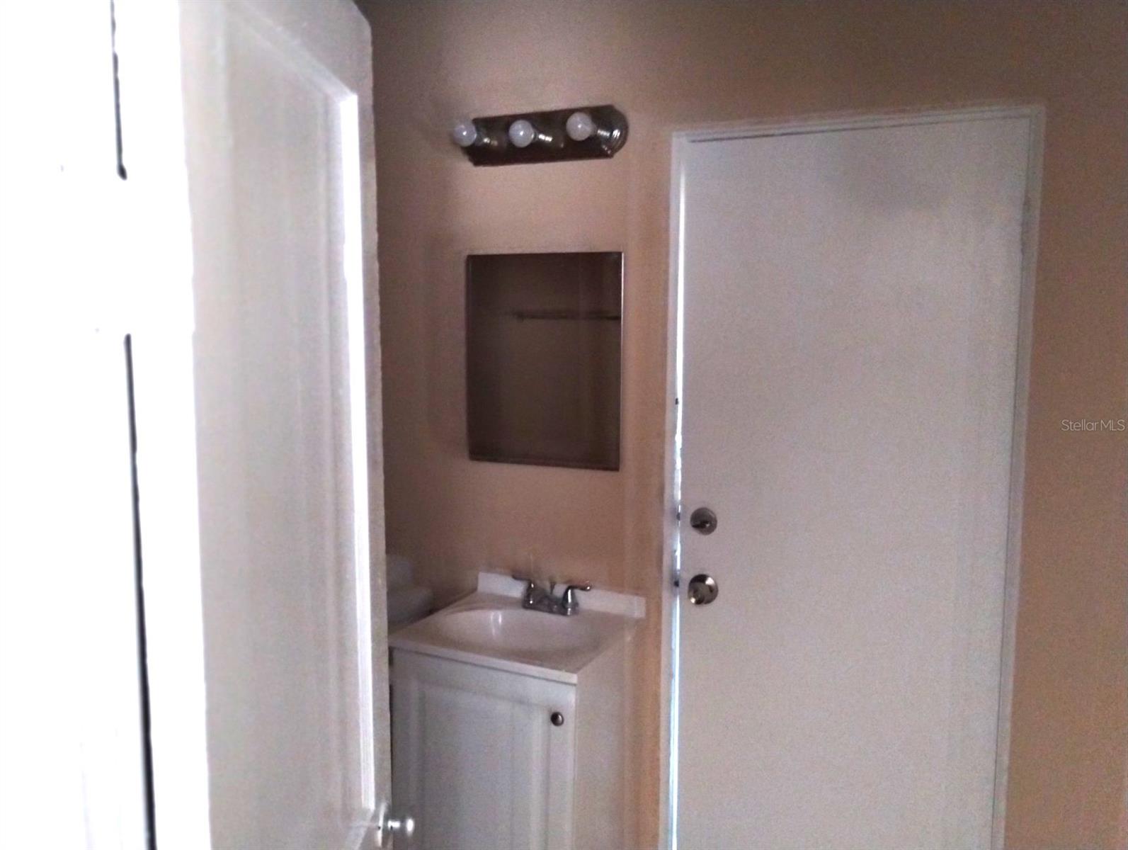 418 E Amelia Ave #d Property Photo 15