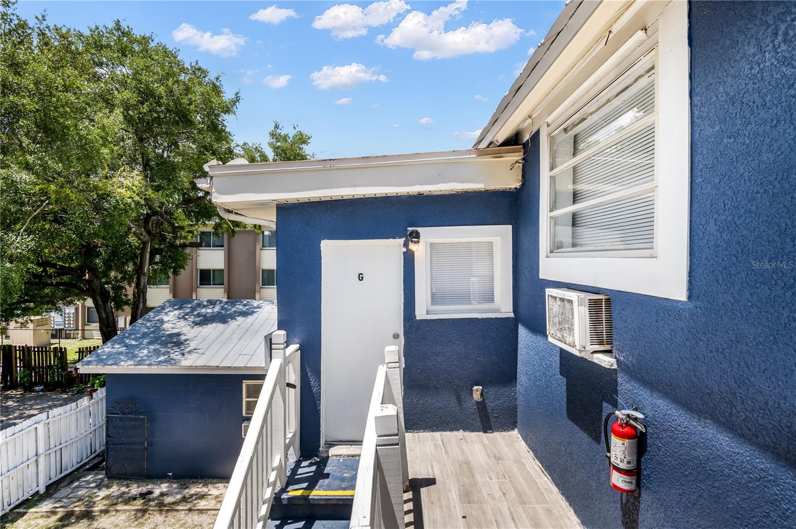 418 E Amelia Ave #g Property Photo 2