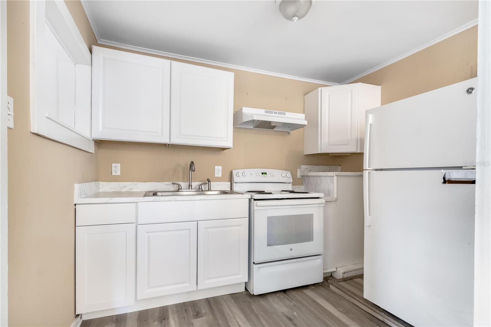 418 E Amelia Ave #g Property Photo 5