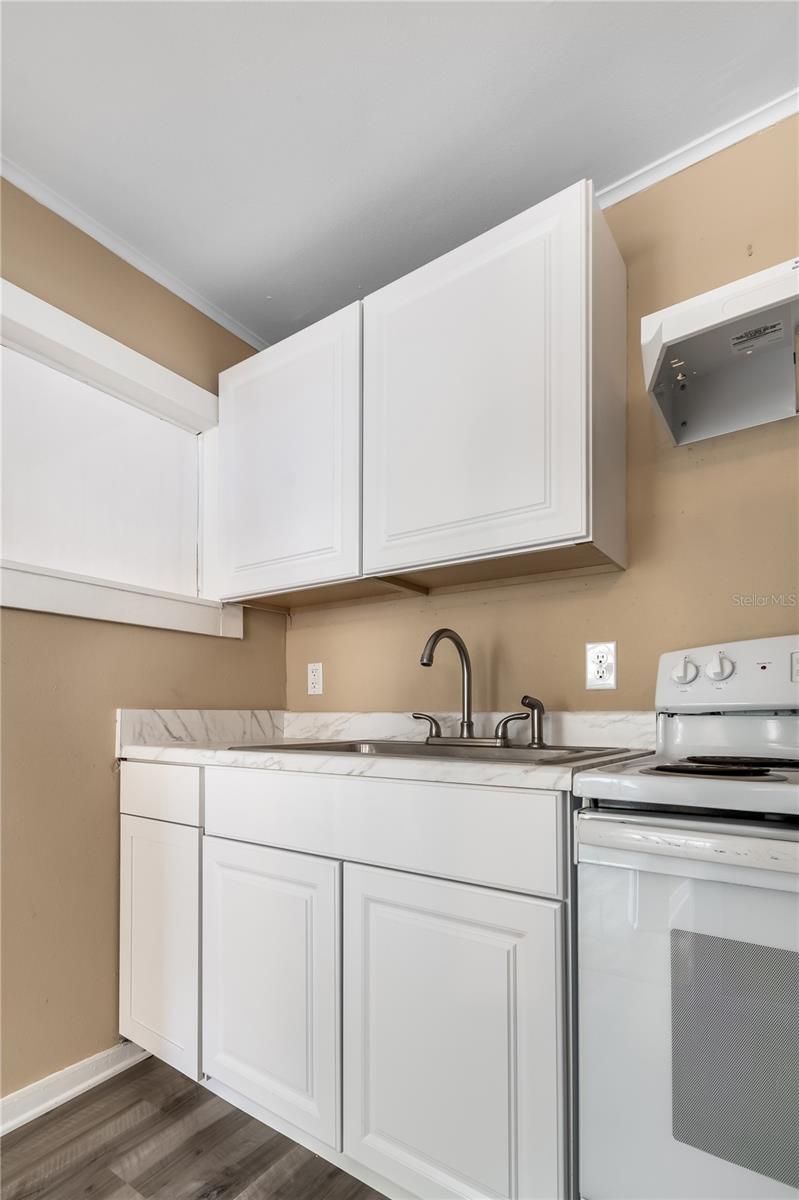 418 E Amelia Ave #g Property Photo 7