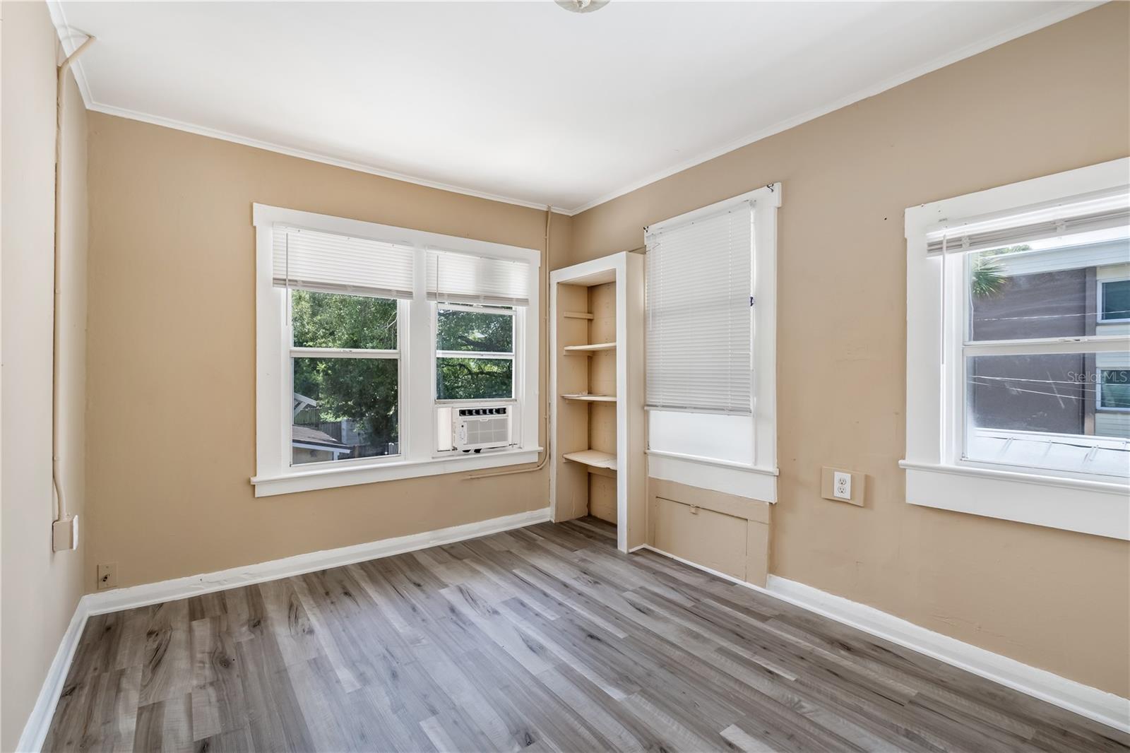 418 E Amelia Ave #g Property Photo 9