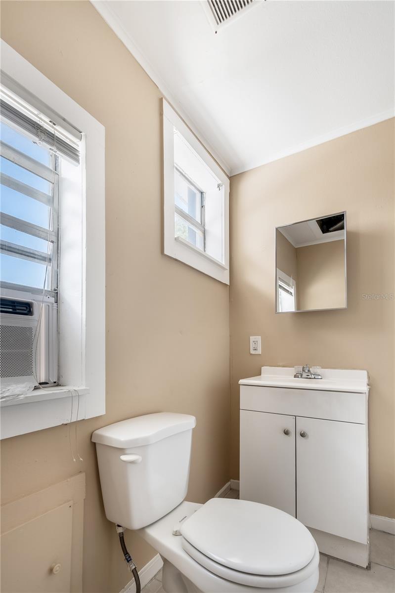 418 E Amelia Ave #g Property Photo 11