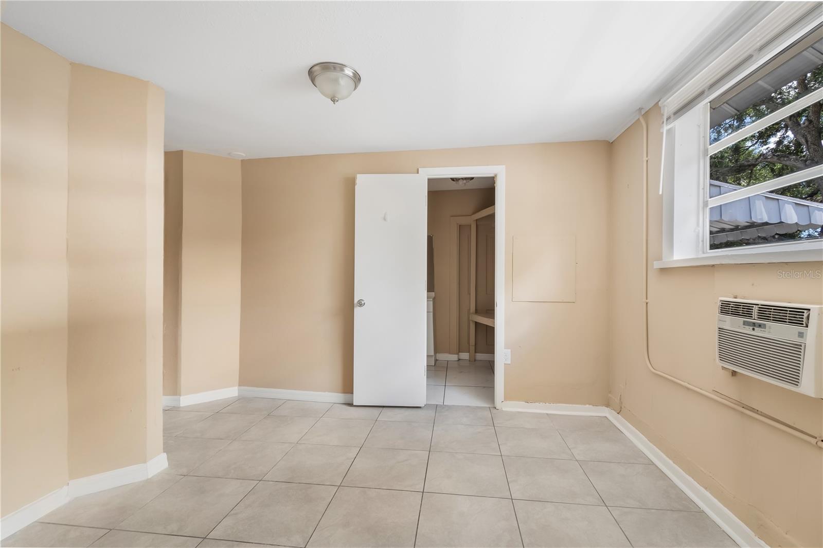 418 E Amelia Ave #g Property Photo 13
