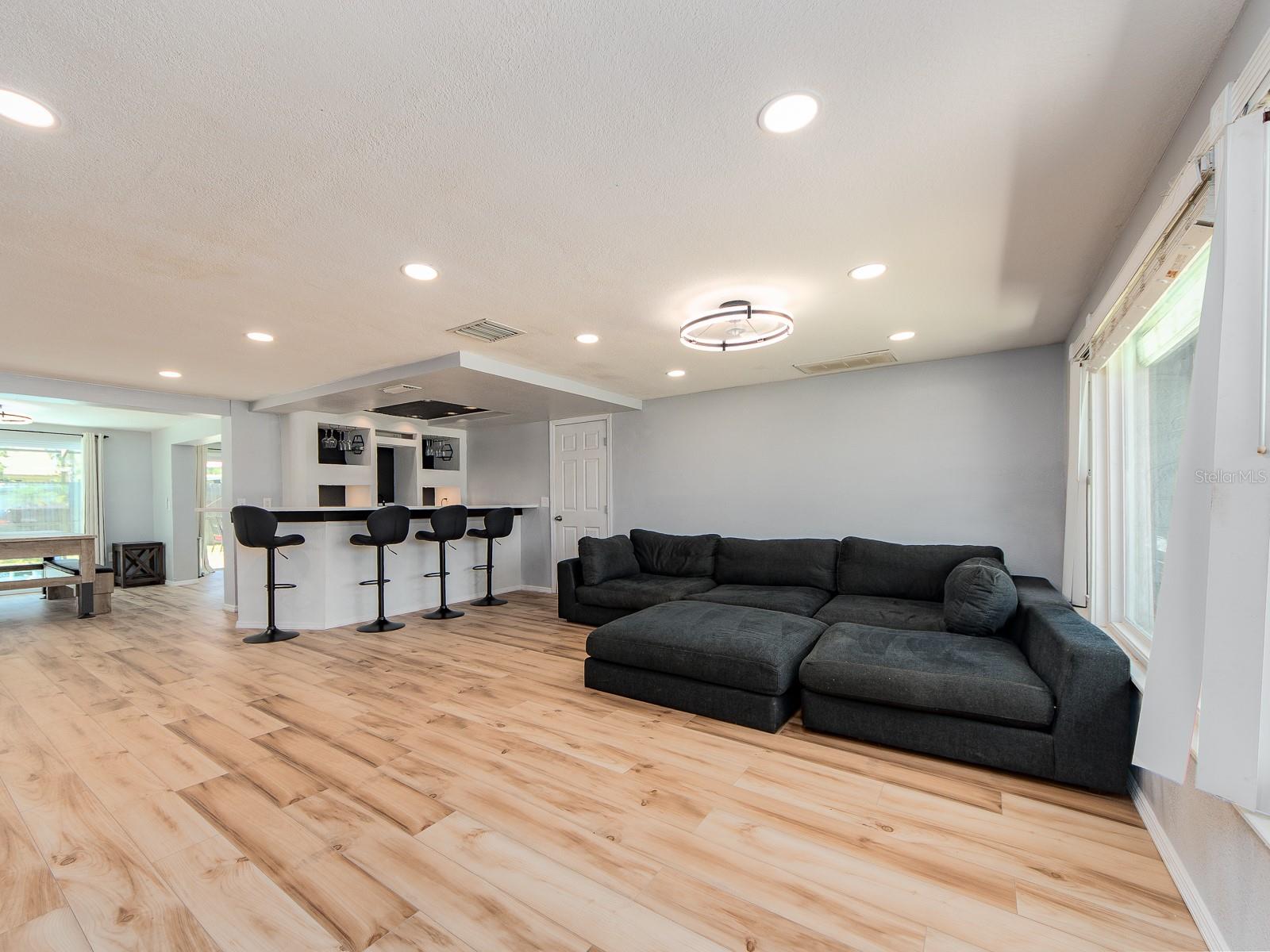 3645 Overland Property Photo 5