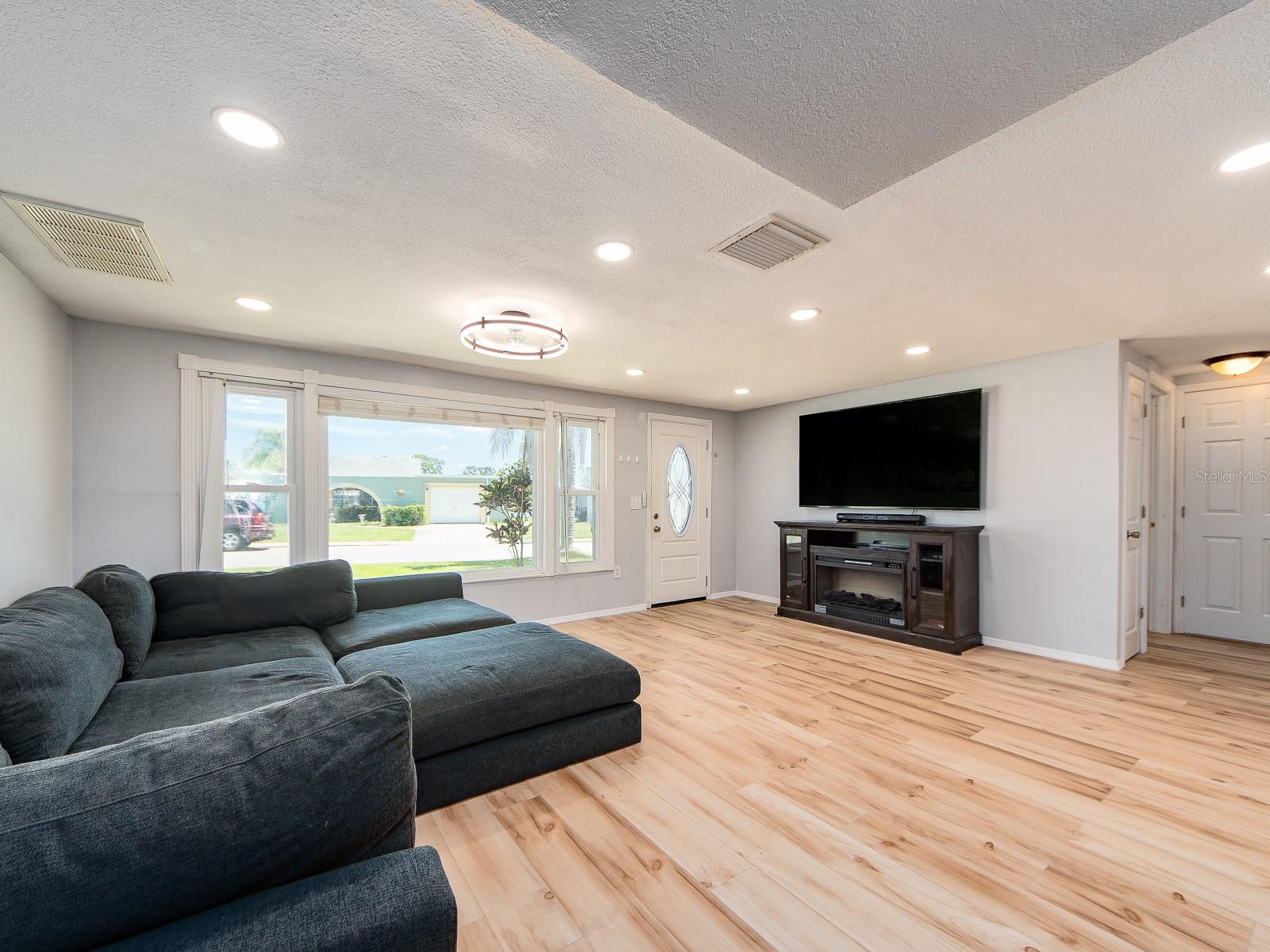 3645 Overland Property Photo 6