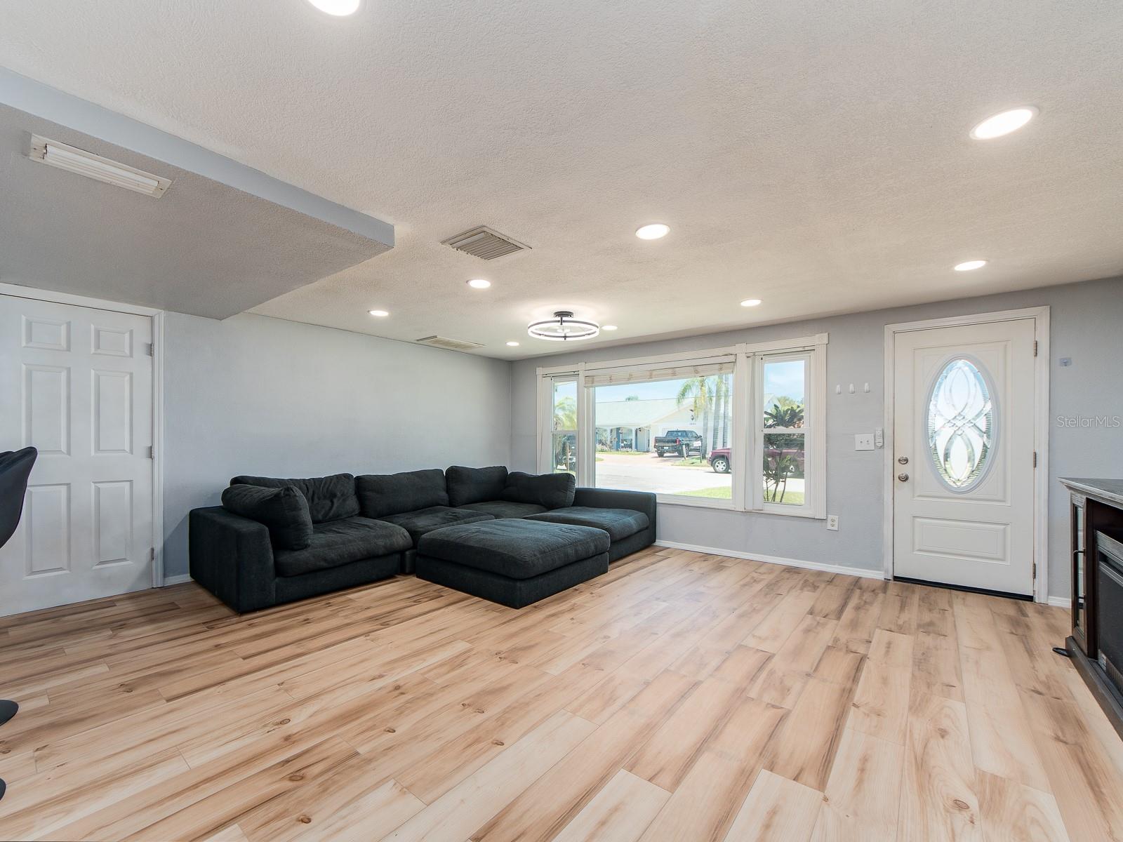 3645 Overland Property Photo 10