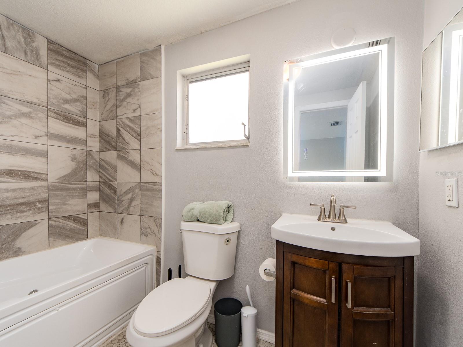 3645 Overland Property Photo 24