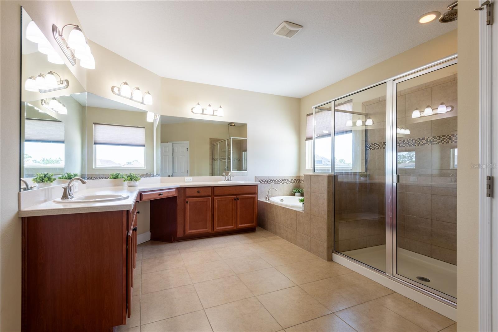 11807 Cross Vine Dr Property Photo 36