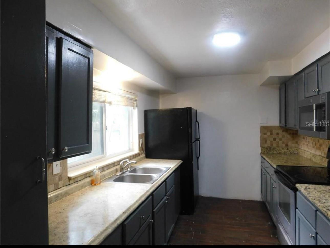 1379 S Martin Luther King Jr Ave Property Photo 8