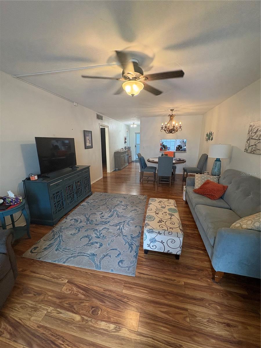 200 Glennes Ln #114 Property Photo 4