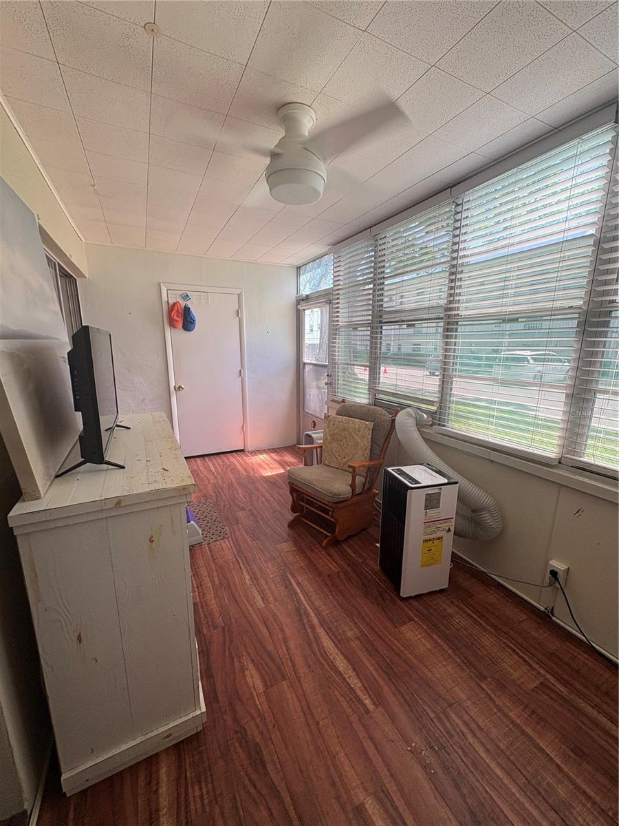 200 Glennes Ln #114 Property Photo 6
