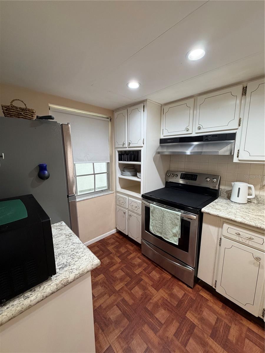 200 Glennes Ln #114 Property Photo 7