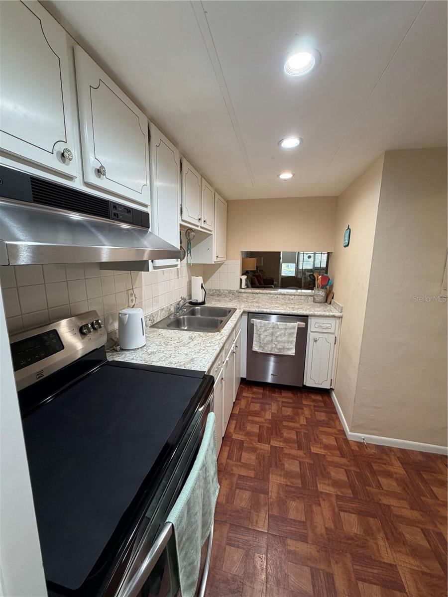 200 Glennes Ln #114 Property Photo 9