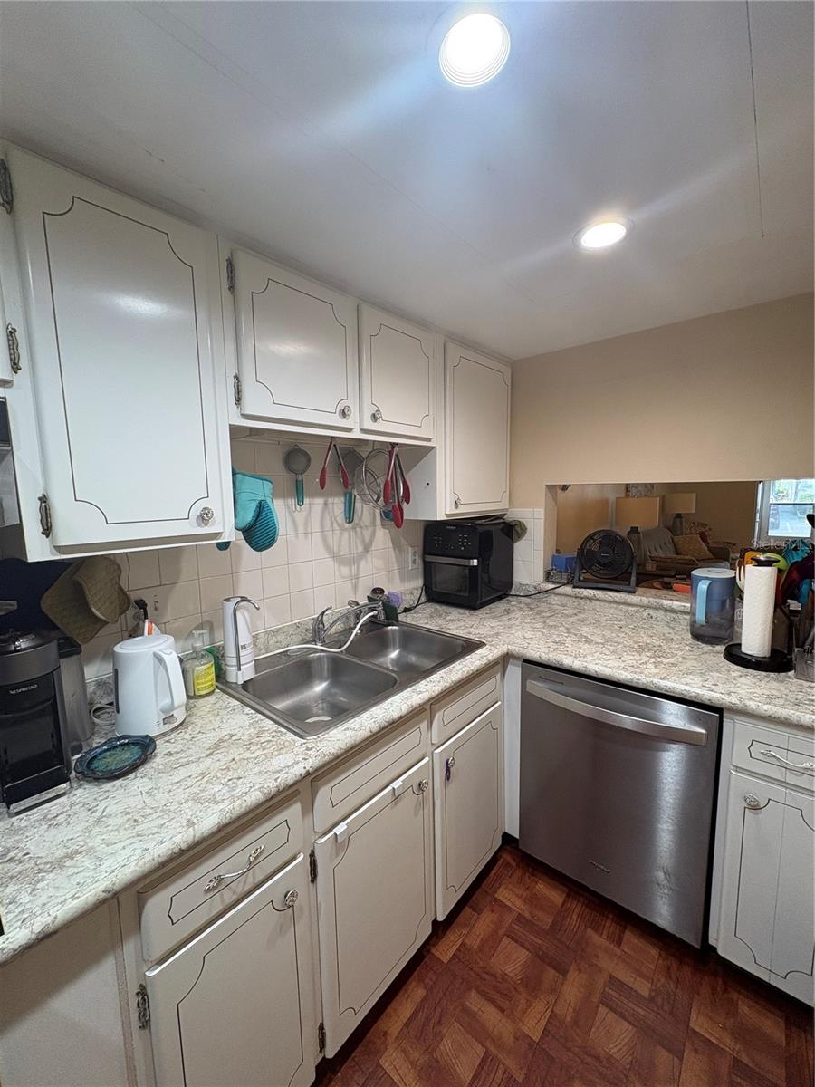 200 Glennes Ln #114 Property Photo 10