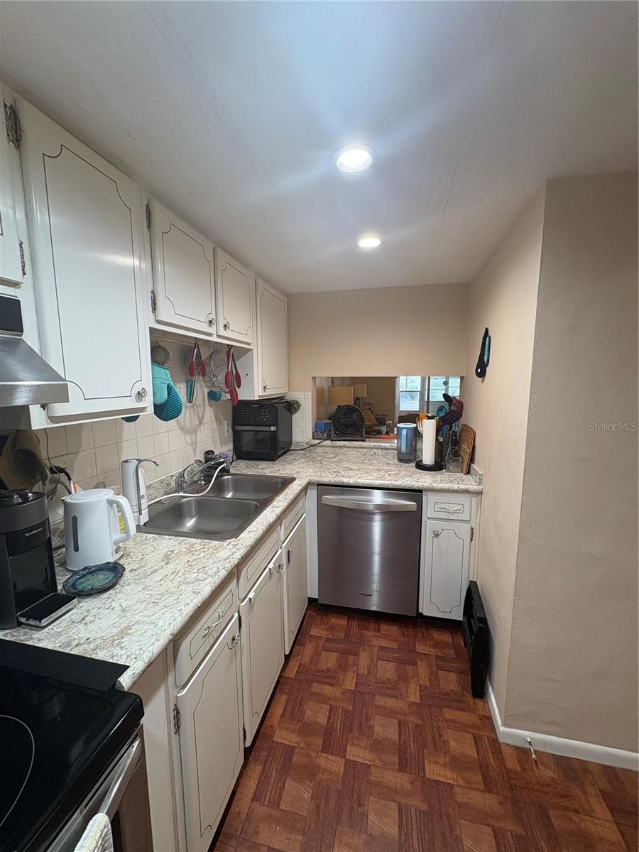 200 Glennes Ln #114 Property Photo 11