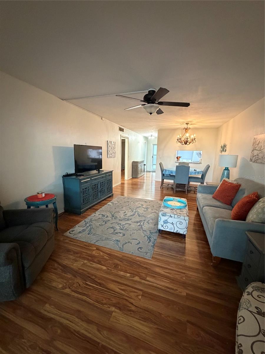 200 Glennes Ln #114 Property Photo 13