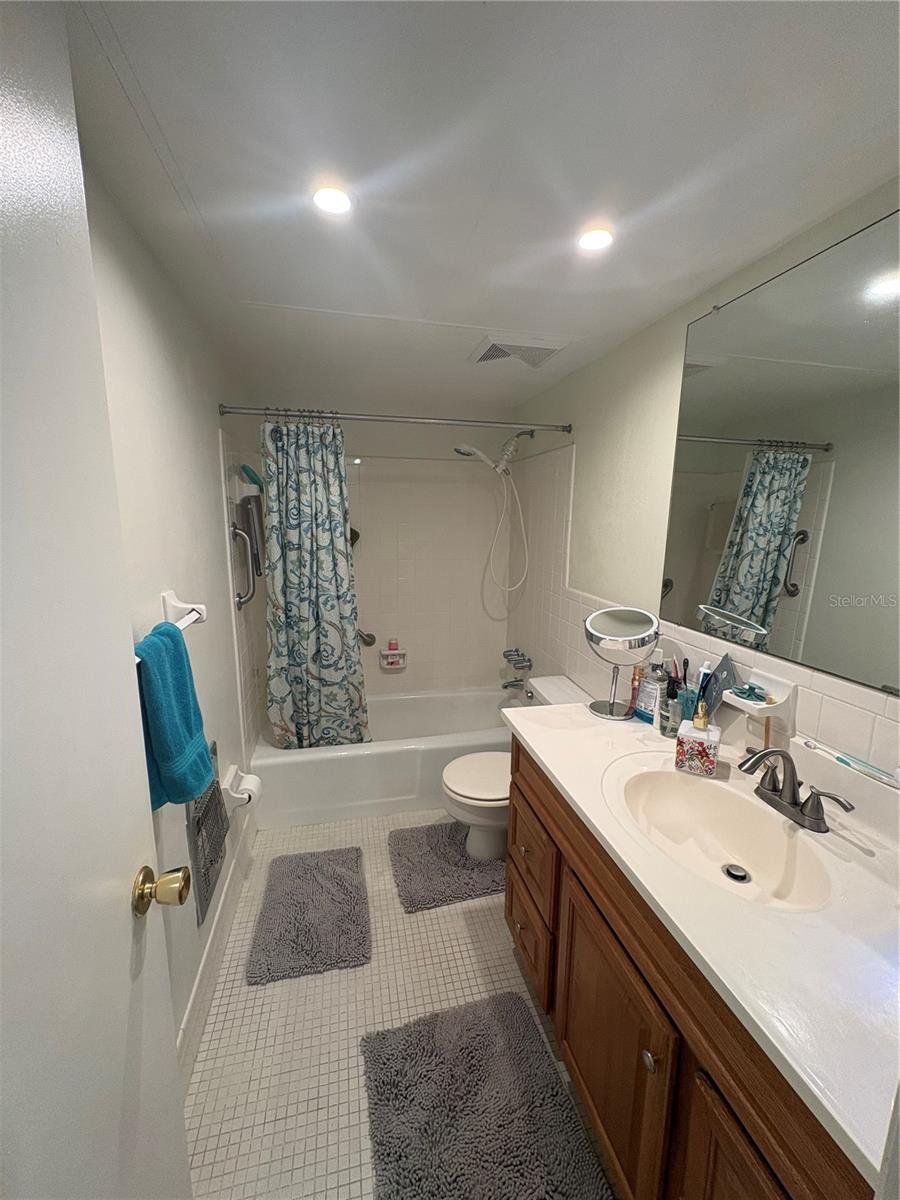 200 Glennes Ln #114 Property Photo 14