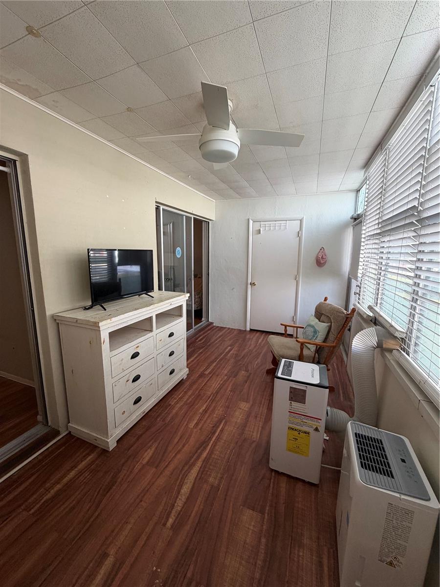 200 Glennes Ln #114 Property Photo 18