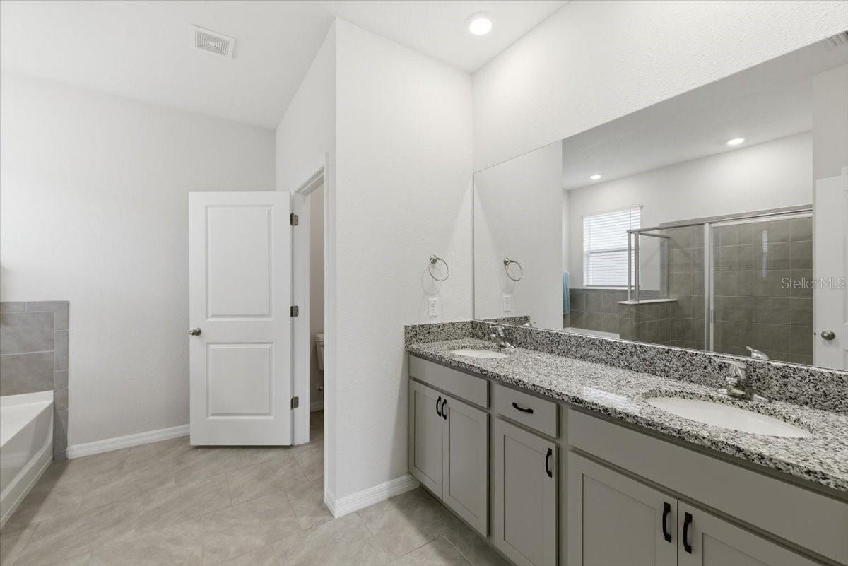 1413 Tropical Oasis Ave Property Photo 15