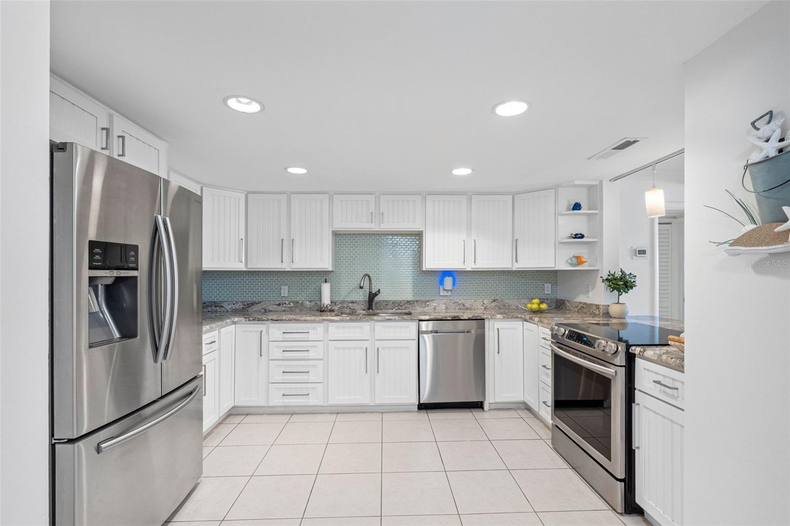 17920 Gulf Blvd #302 Property Photo 7