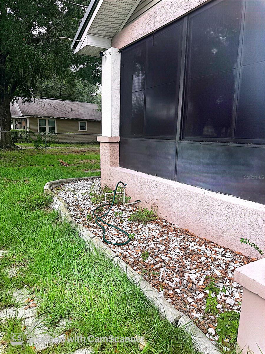 118 W Drew St Property Photo 4