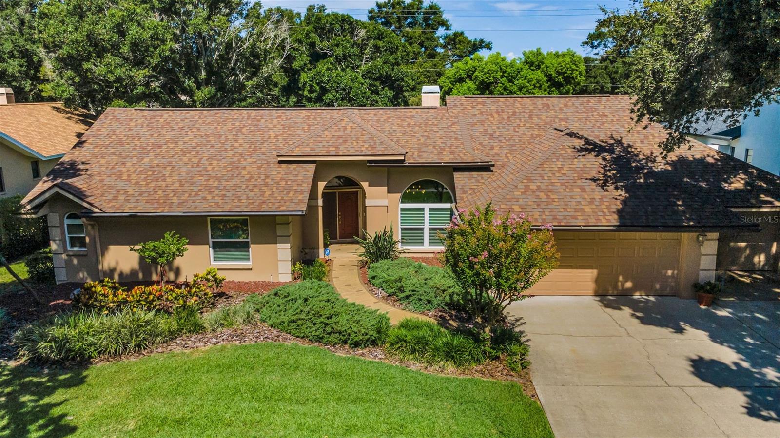 9904 OAKS LN
