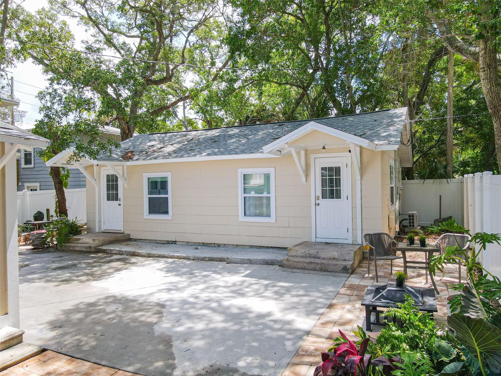 609 N OSCEOLA AVE #A & B Property Photo 1