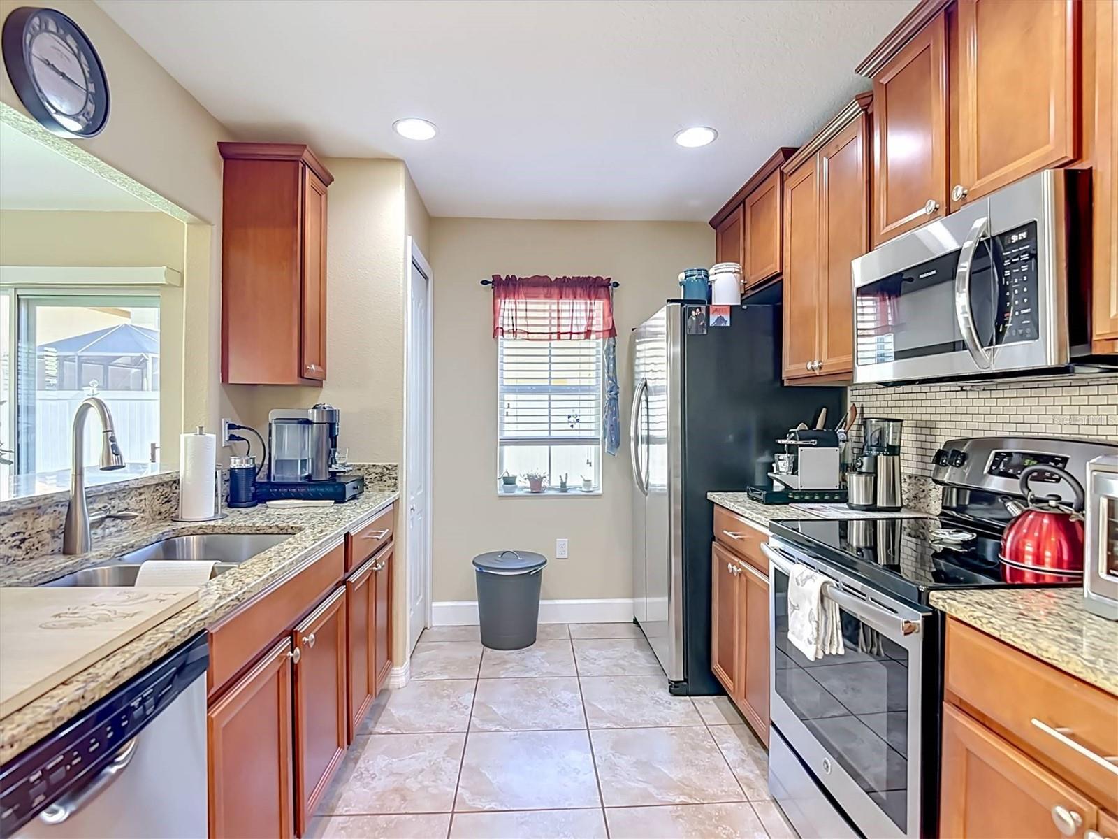 9838 Trumpet Vine Loop Property Photo 15