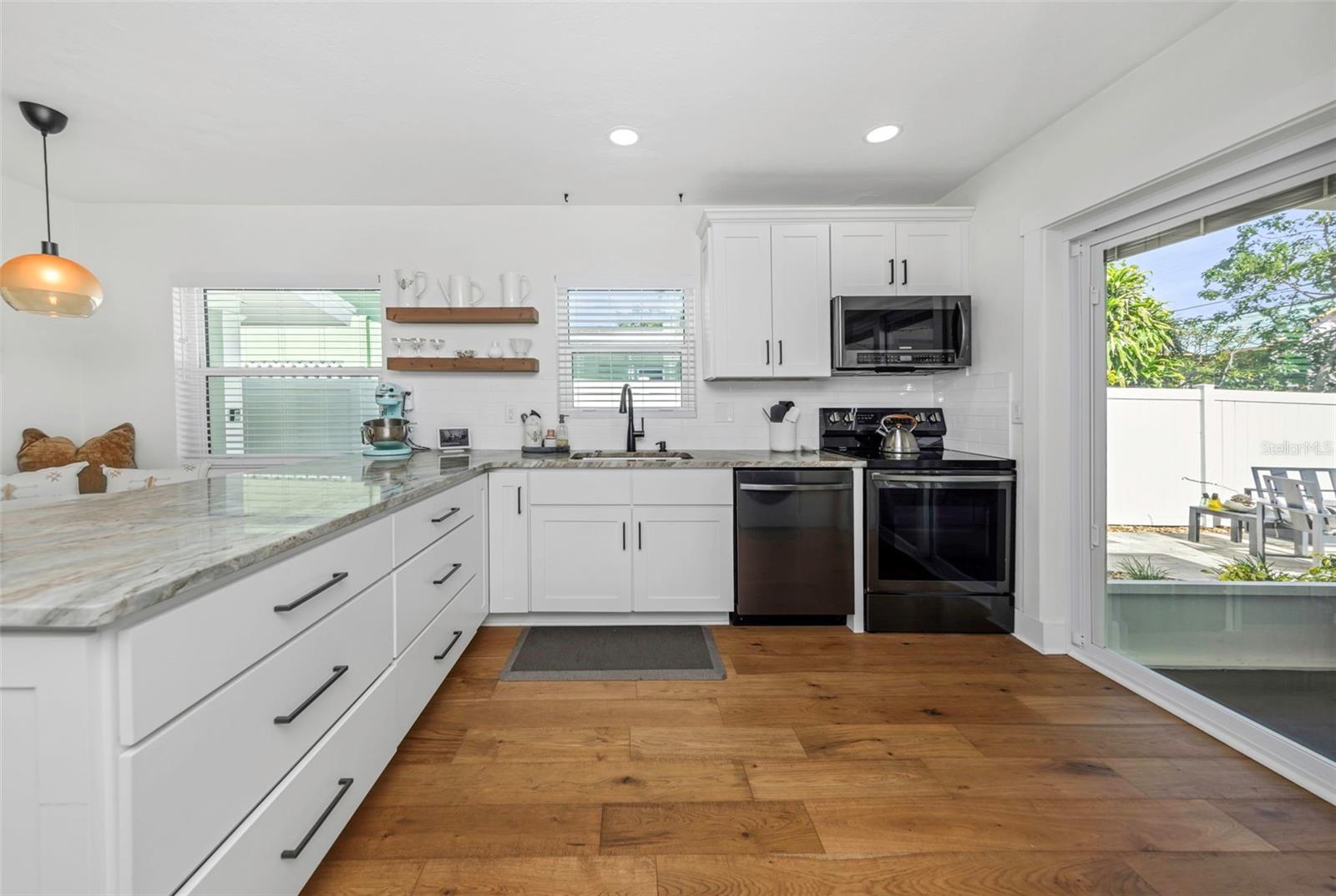 1109 Marine St Property Photo 11