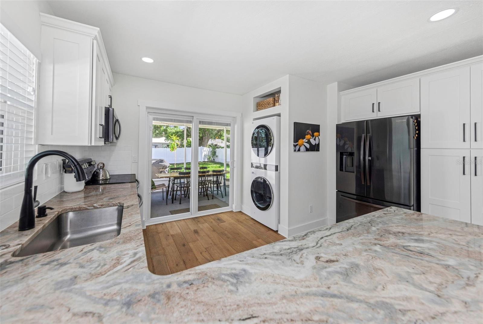 1109 Marine St Property Photo 12