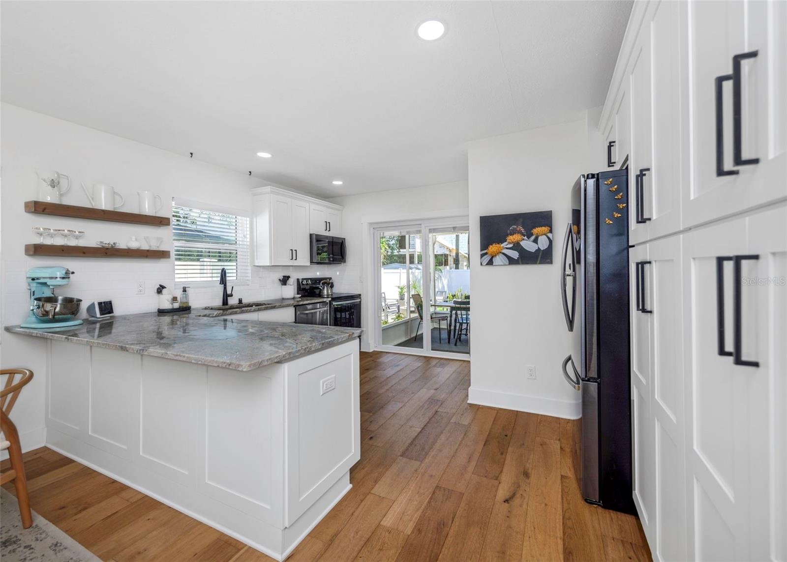 1109 Marine St Property Photo 13