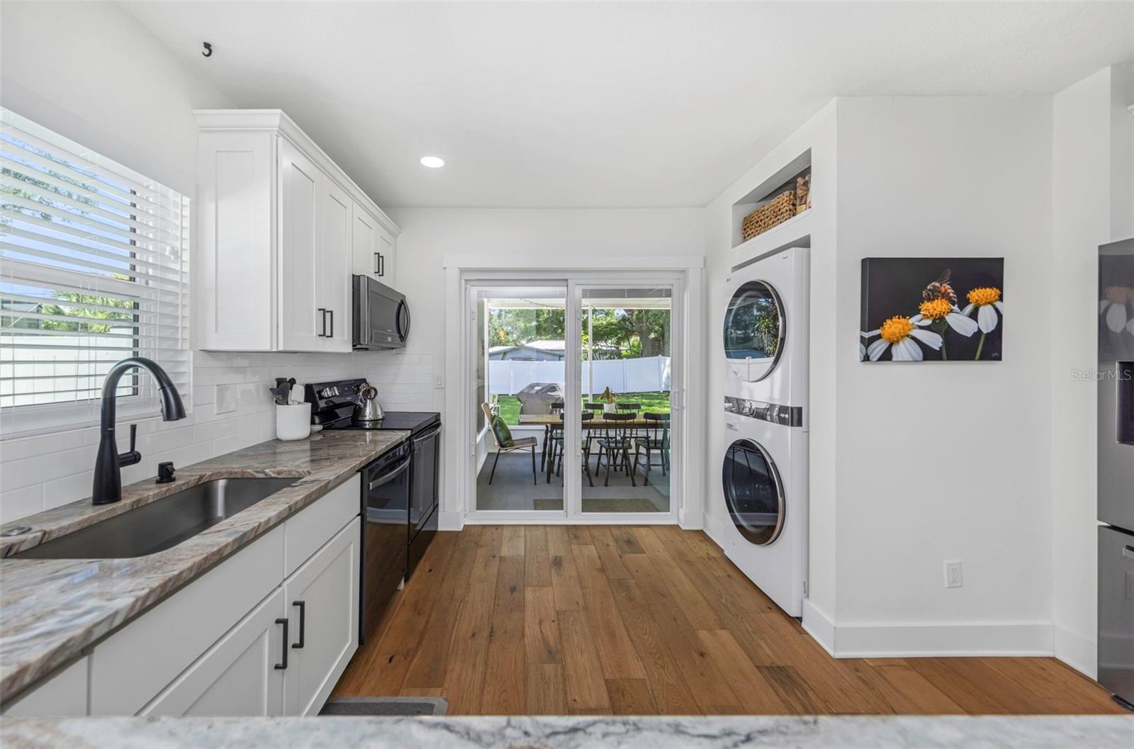 1109 Marine St Property Photo 17
