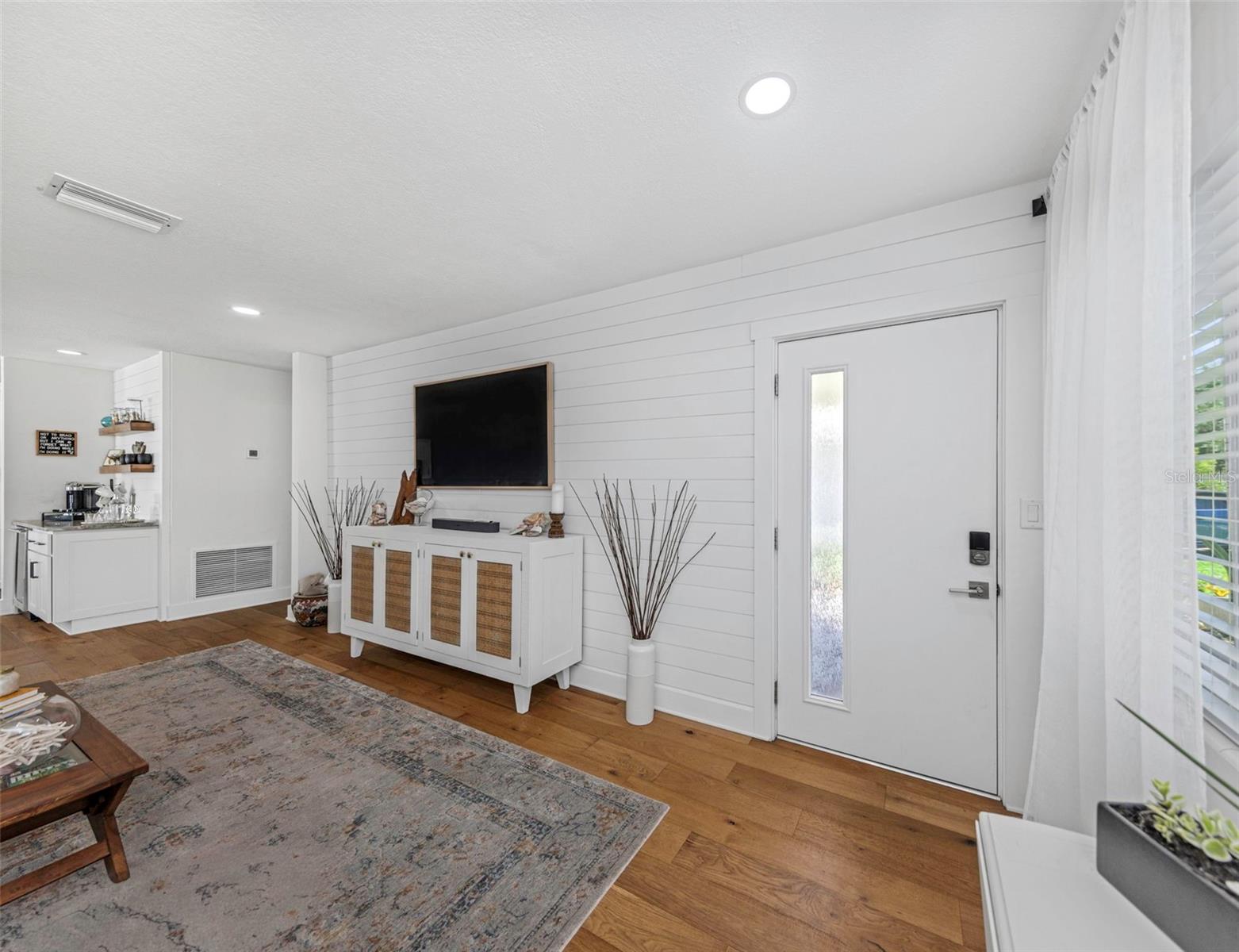 1109 Marine St Property Photo 24