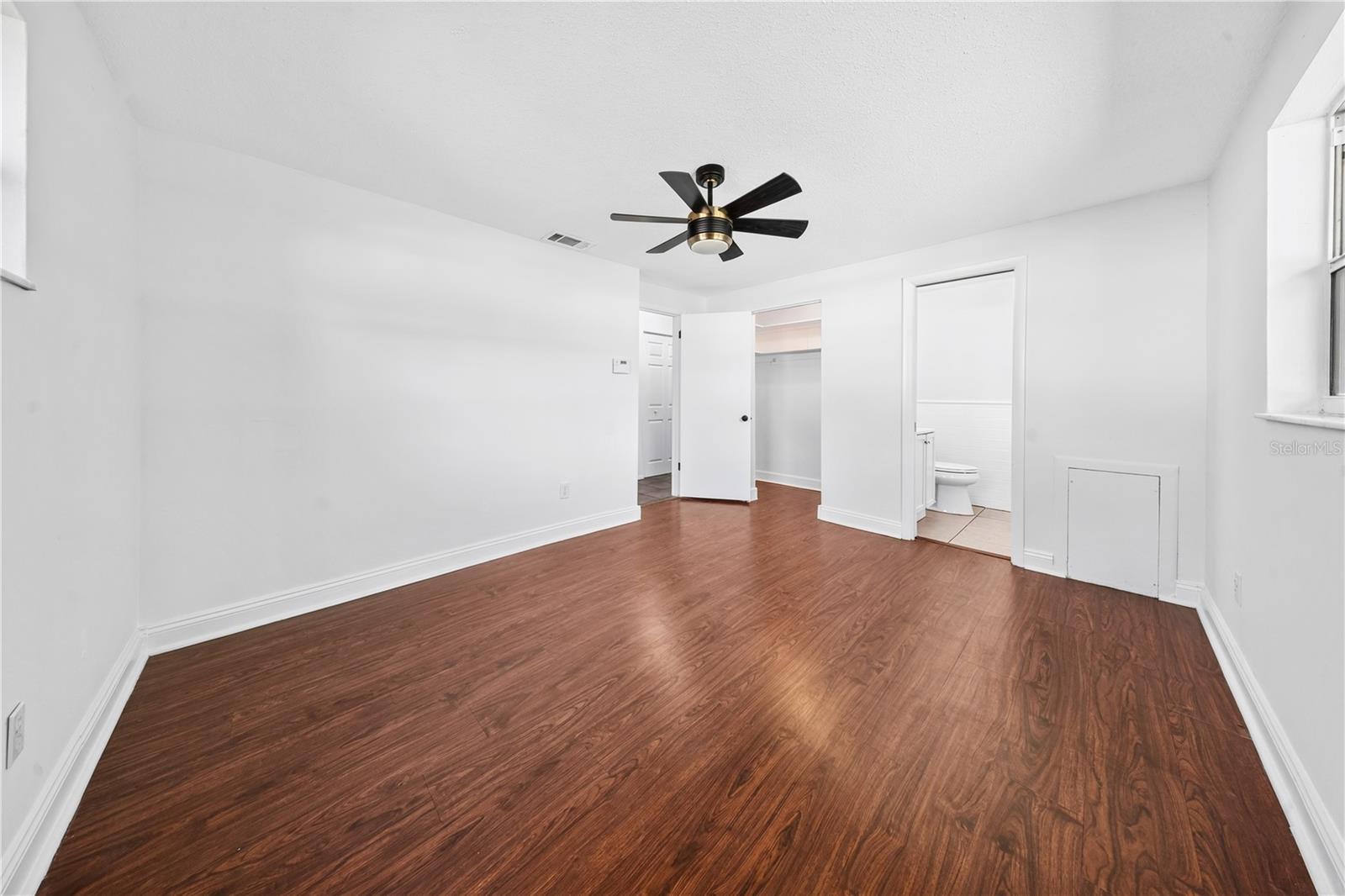 986 Lexington Dr Property Photo 11