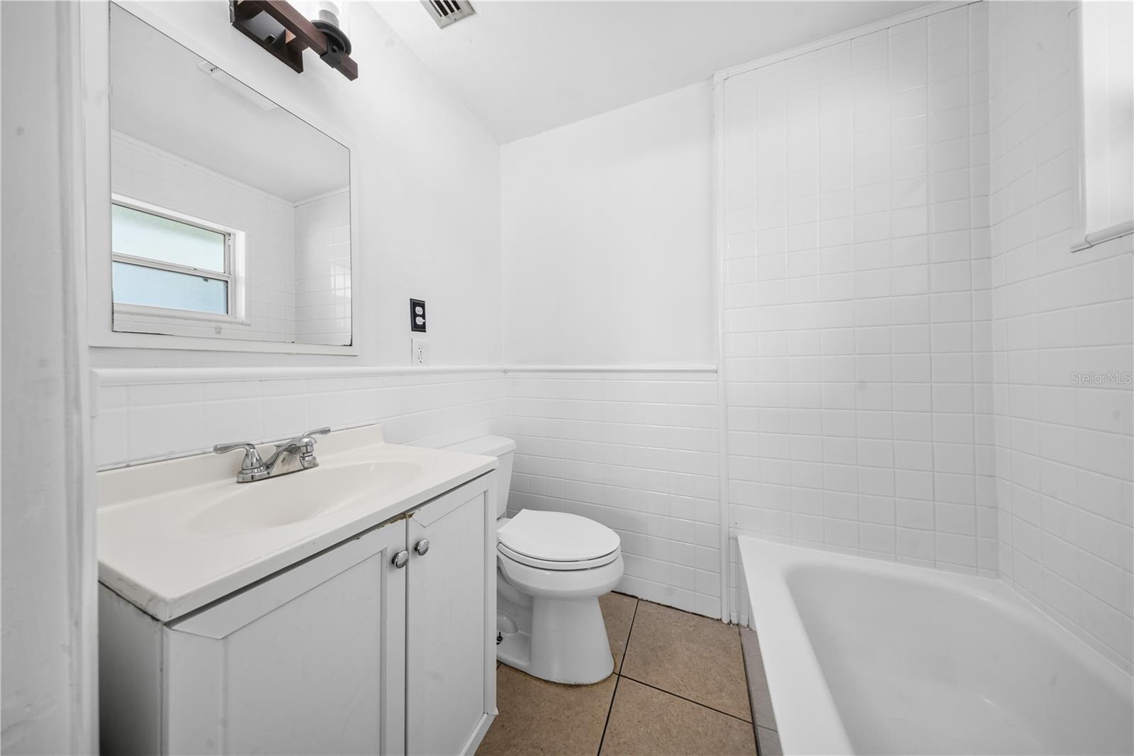 986 Lexington Dr Property Photo 13