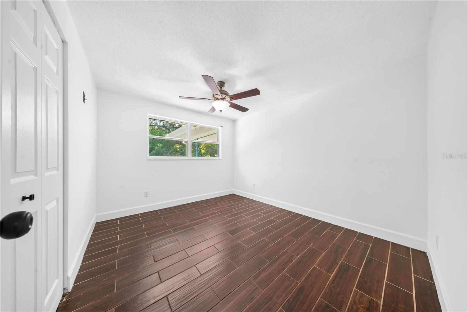 986 Lexington Dr Property Photo 15