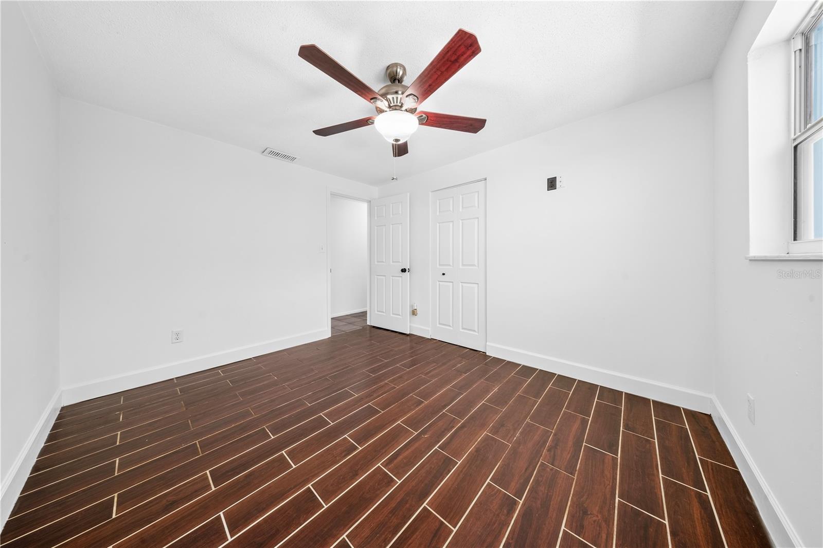 986 Lexington Dr Property Photo 16