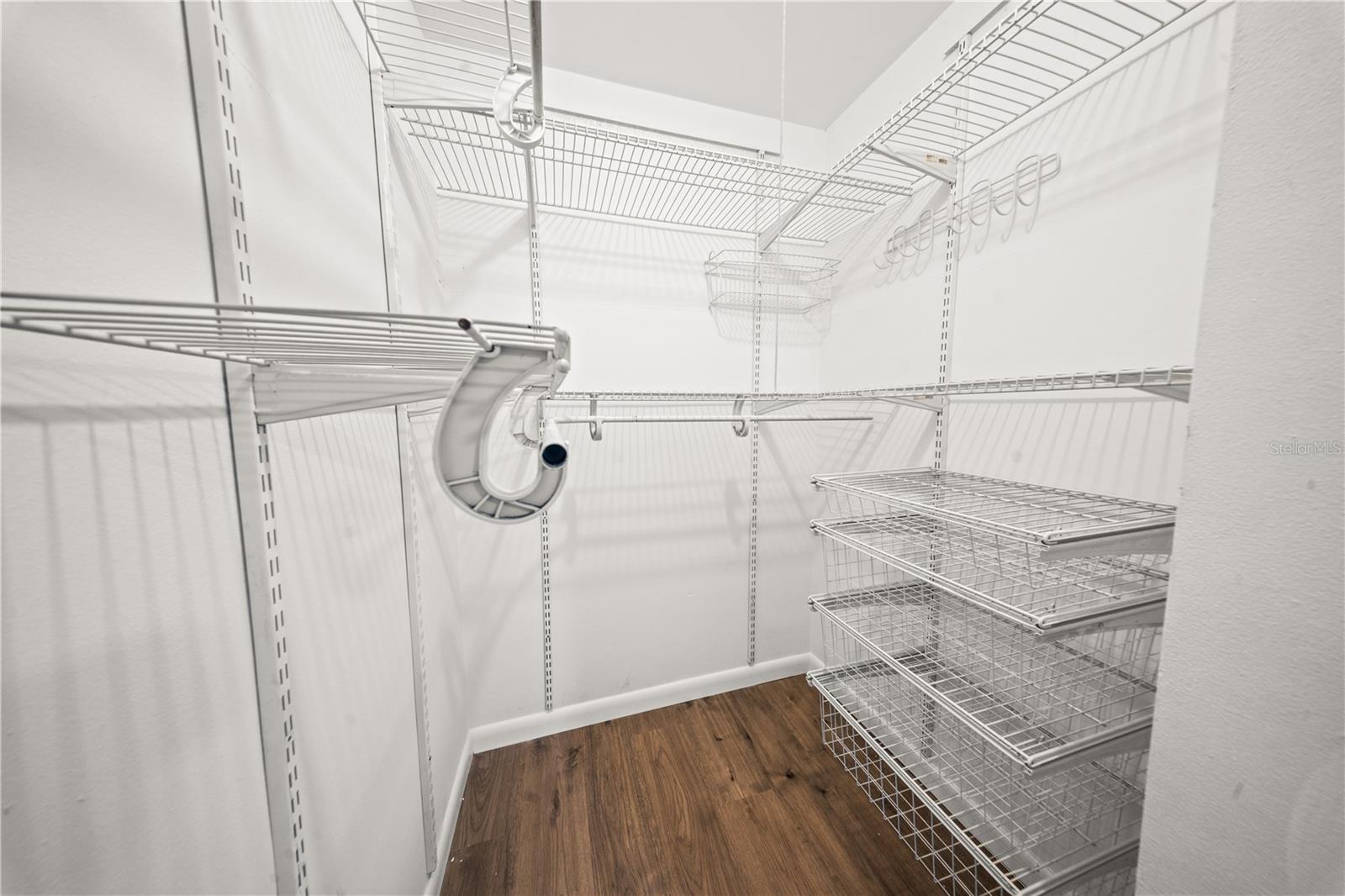 986 Lexington Dr Property Photo 20