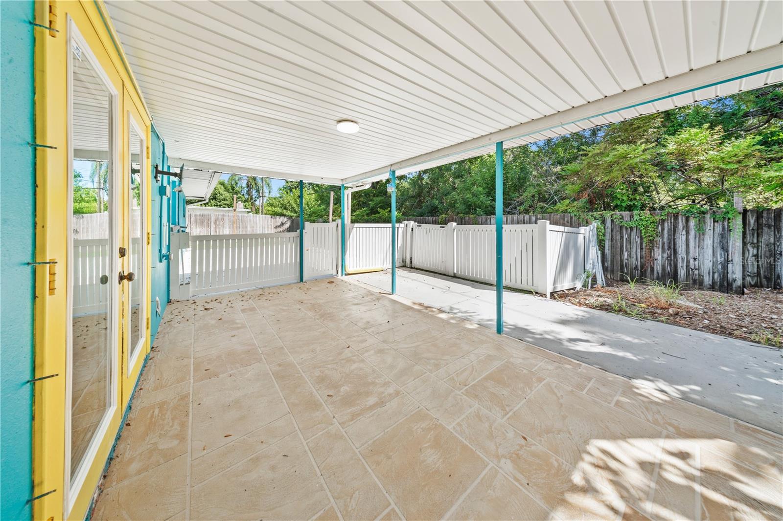 986 Lexington Dr Property Photo 21