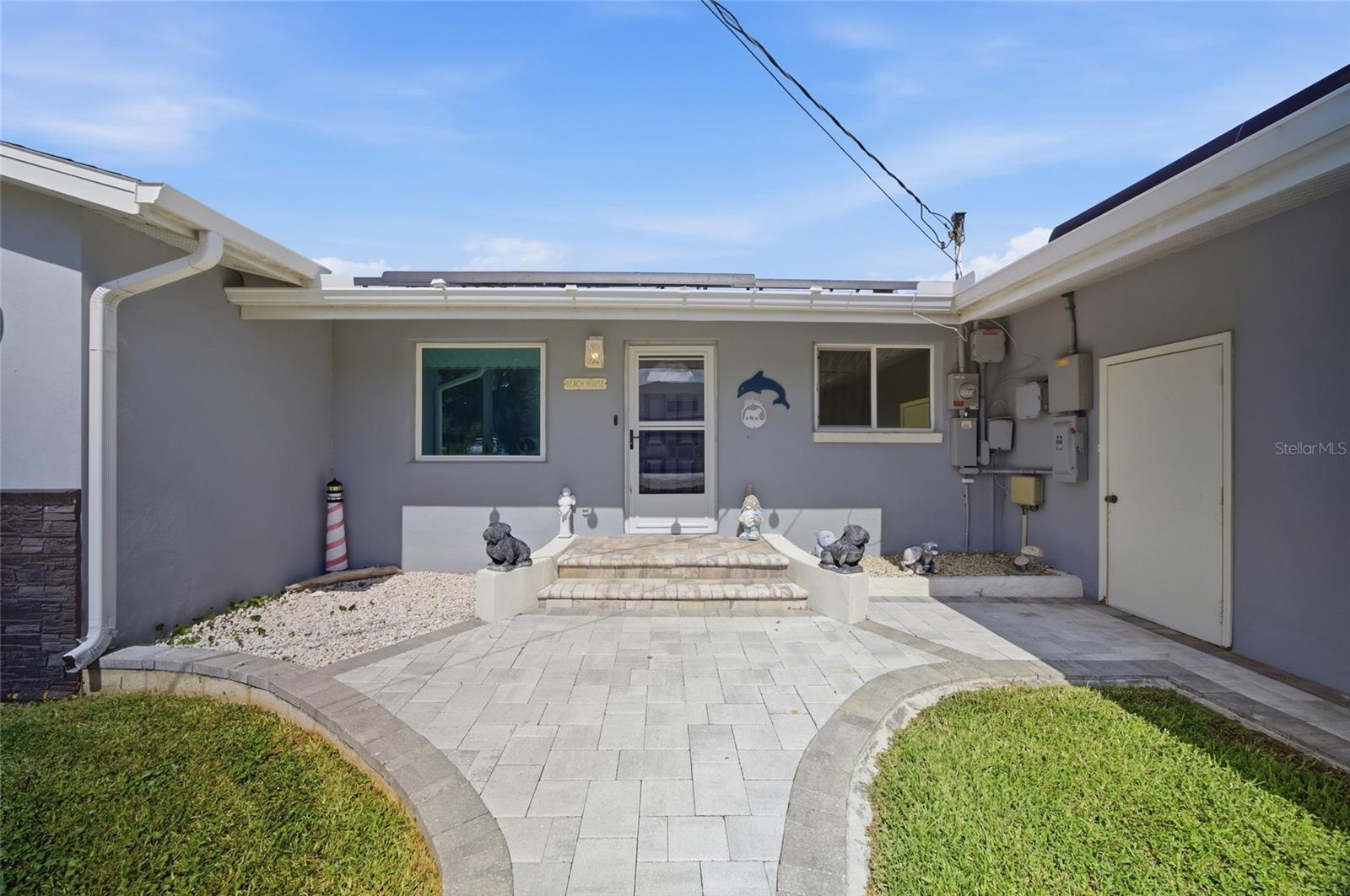 8211 Hayward Ln Property Photo 2