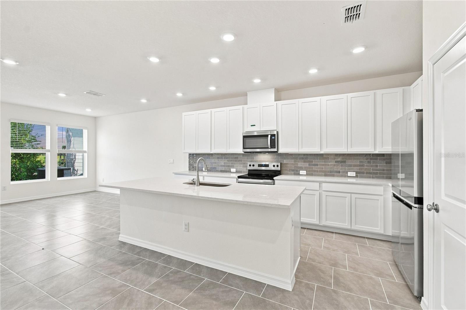 6355 Jensen View Ave Property Photo 3