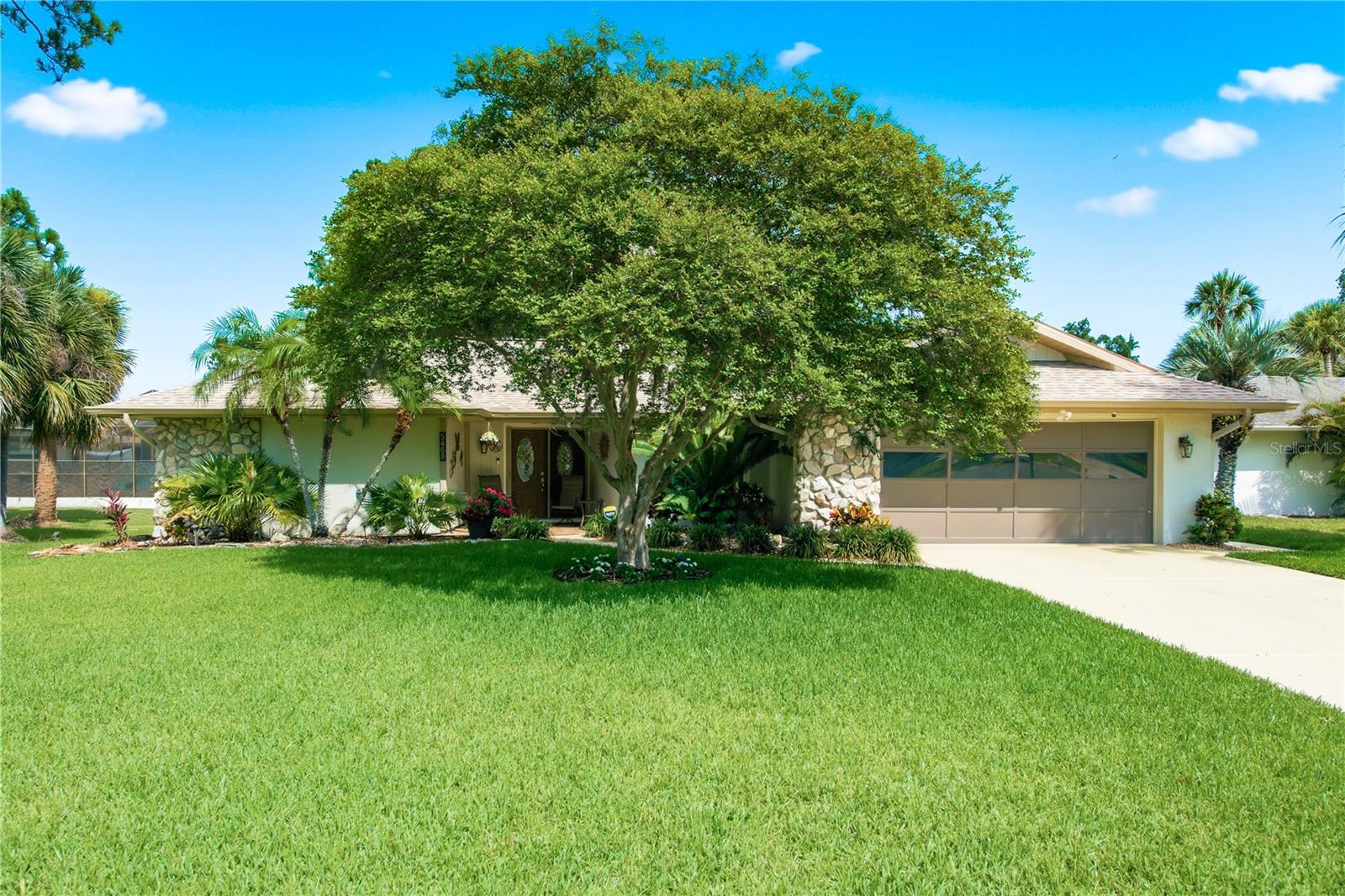 5468 Nimitz Rd Property Photo 2