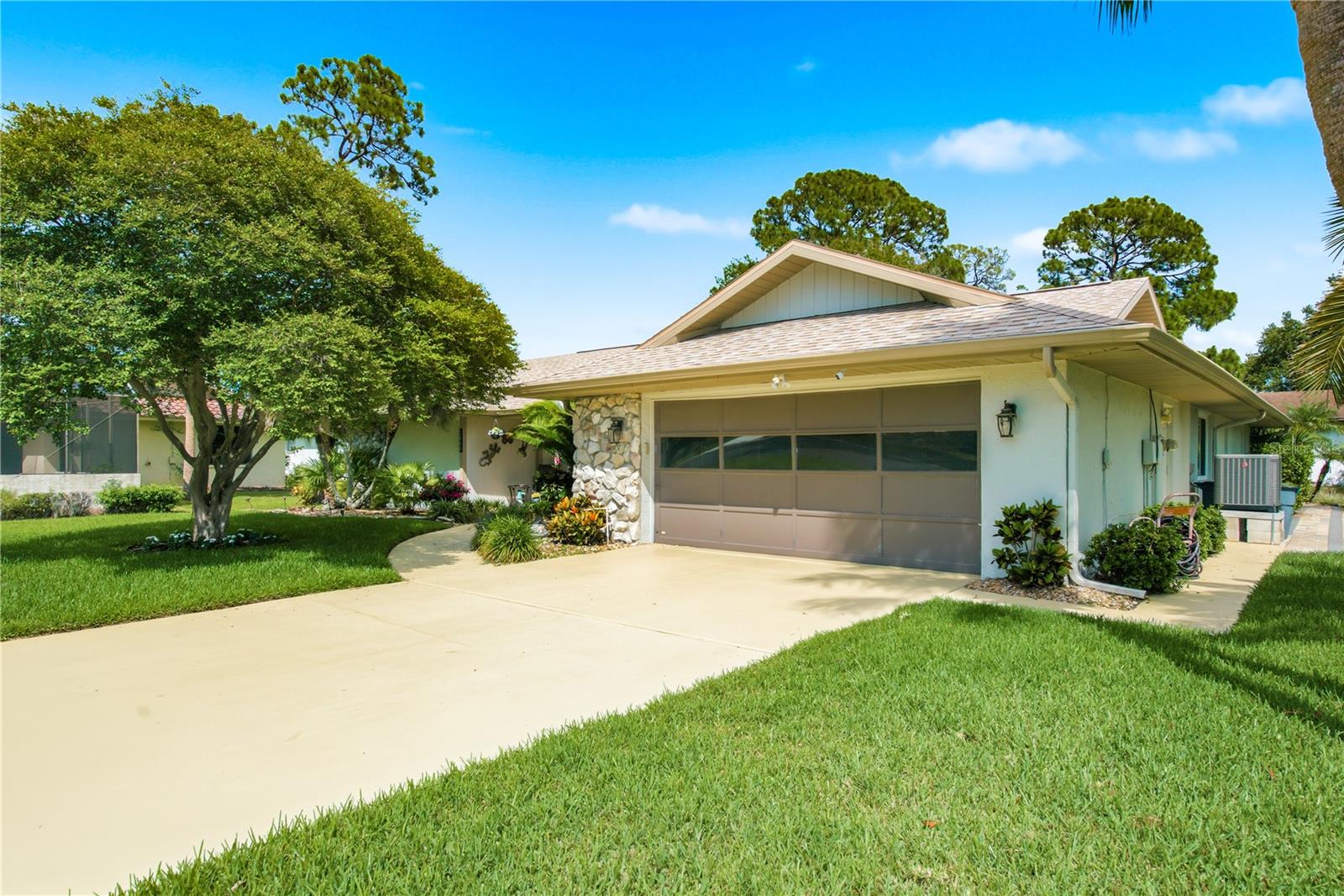 5468 Nimitz Rd Property Photo 3