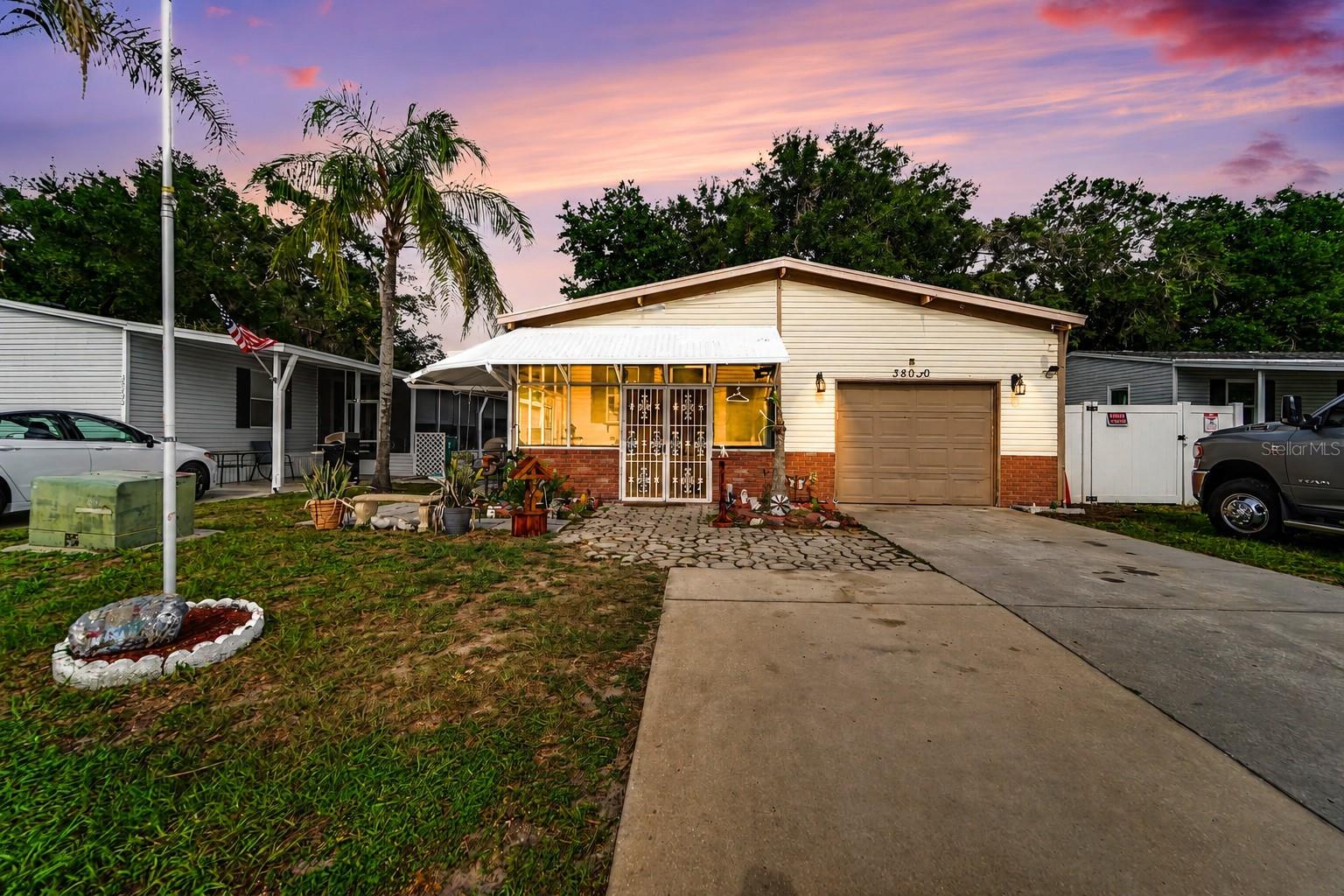 38030 LAWANDA LOOP Property Photo 1