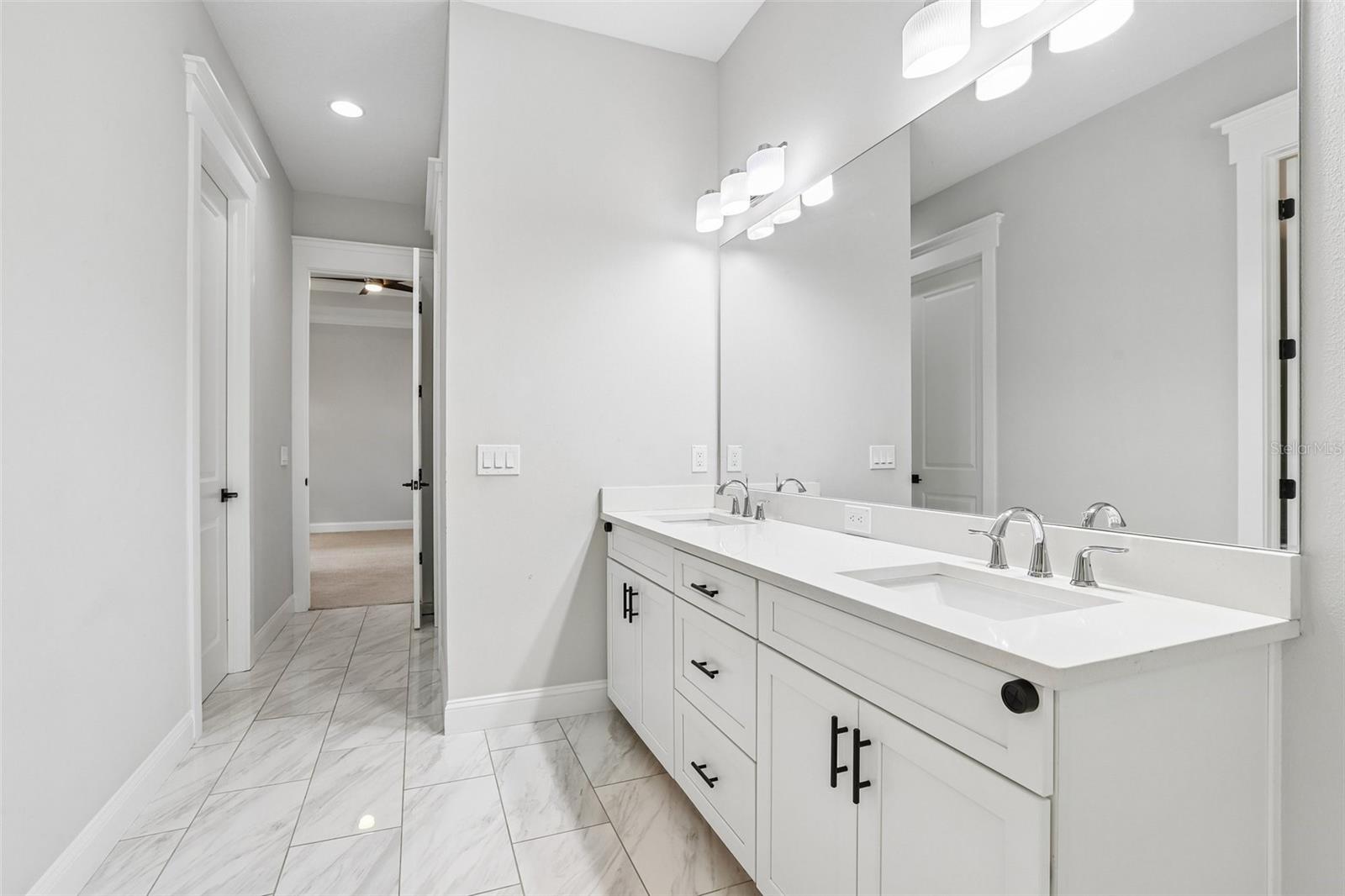 3627 E Clark Cir Property Photo 44