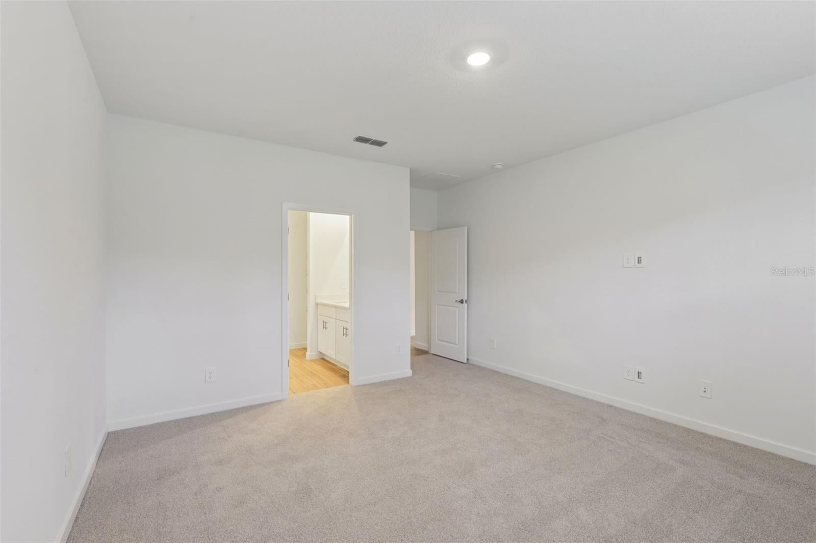 32 Garni Dr Property Photo 13