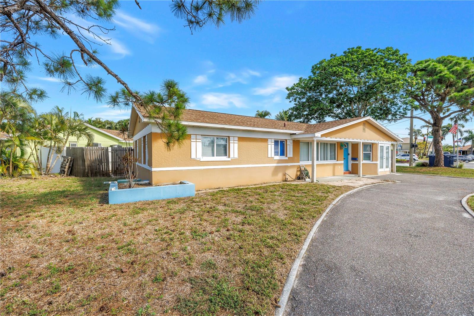 7901 Causeway Blvd S Property Photo 1