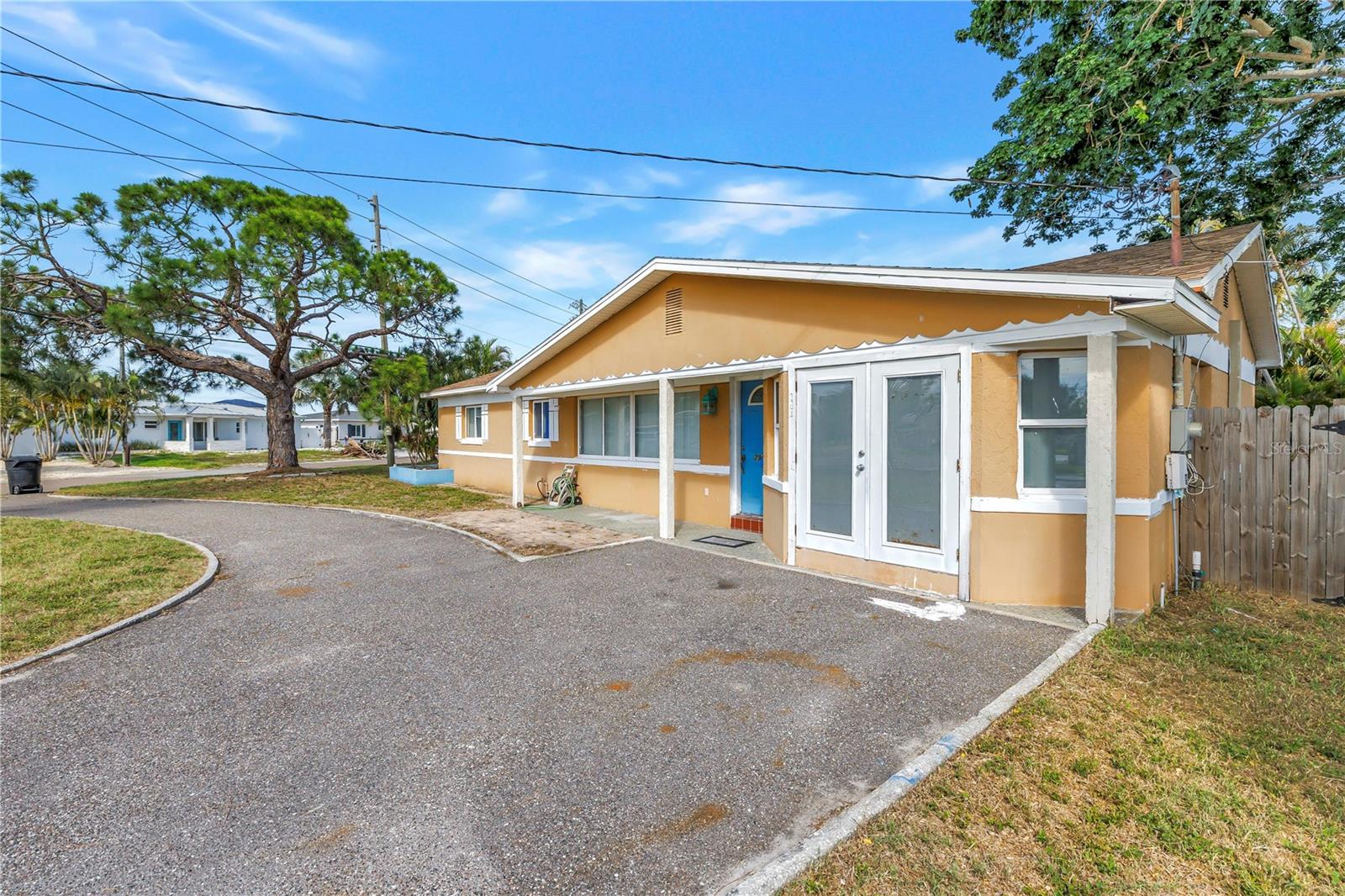 7901 Causeway Blvd S Property Photo 8