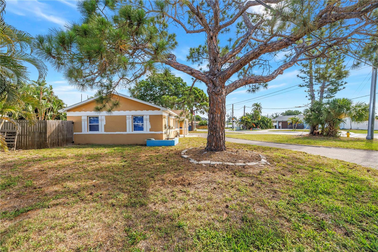 7901 Causeway Blvd S Property Photo 10