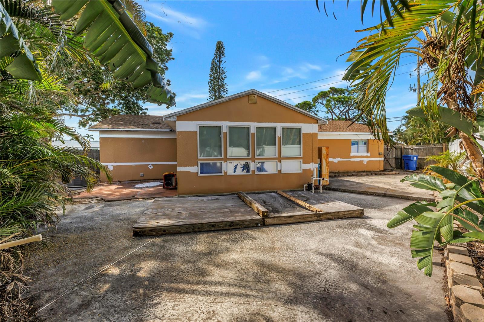 7901 Causeway Blvd S Property Photo 11